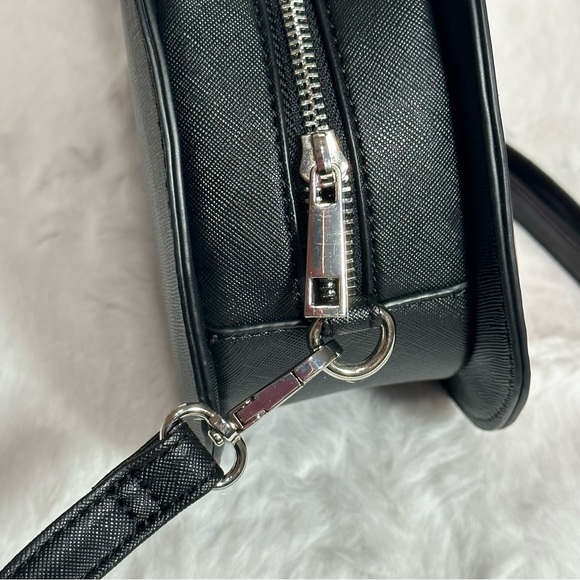 Mad Engine Red Lip Crossbody Bag Halloween Theme Vampire Fang - Picture 5 of 10